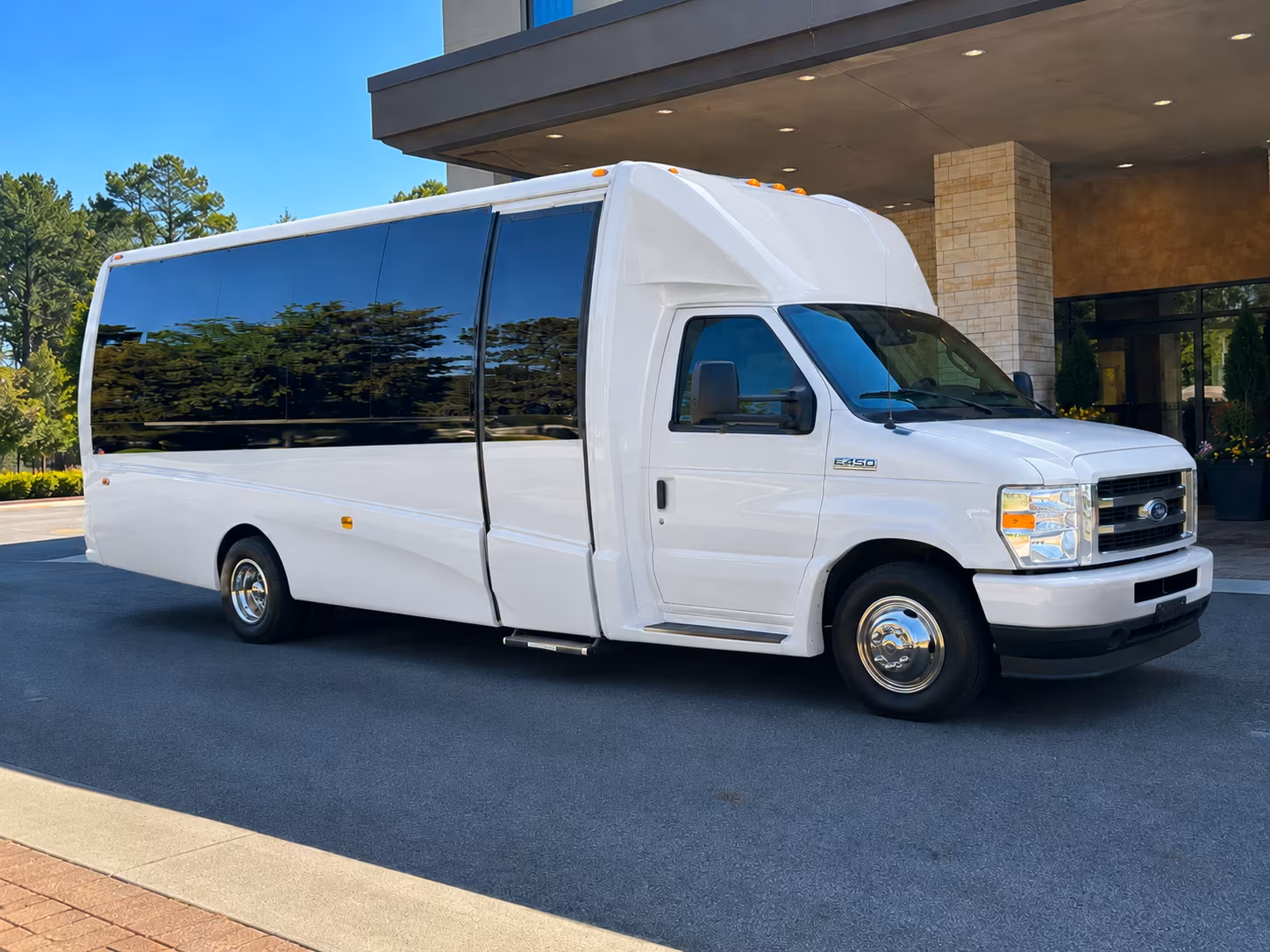 minibus rentals for winery tours in the pioneer valley and western massachusetts